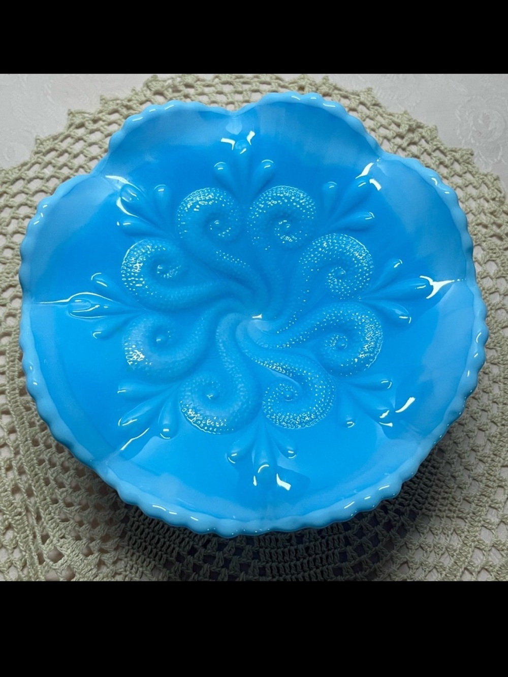 Vintage Dugan Delphite Blue S-Repeat Octopus Pedestal Bon Bon Compote Dish 6.5”